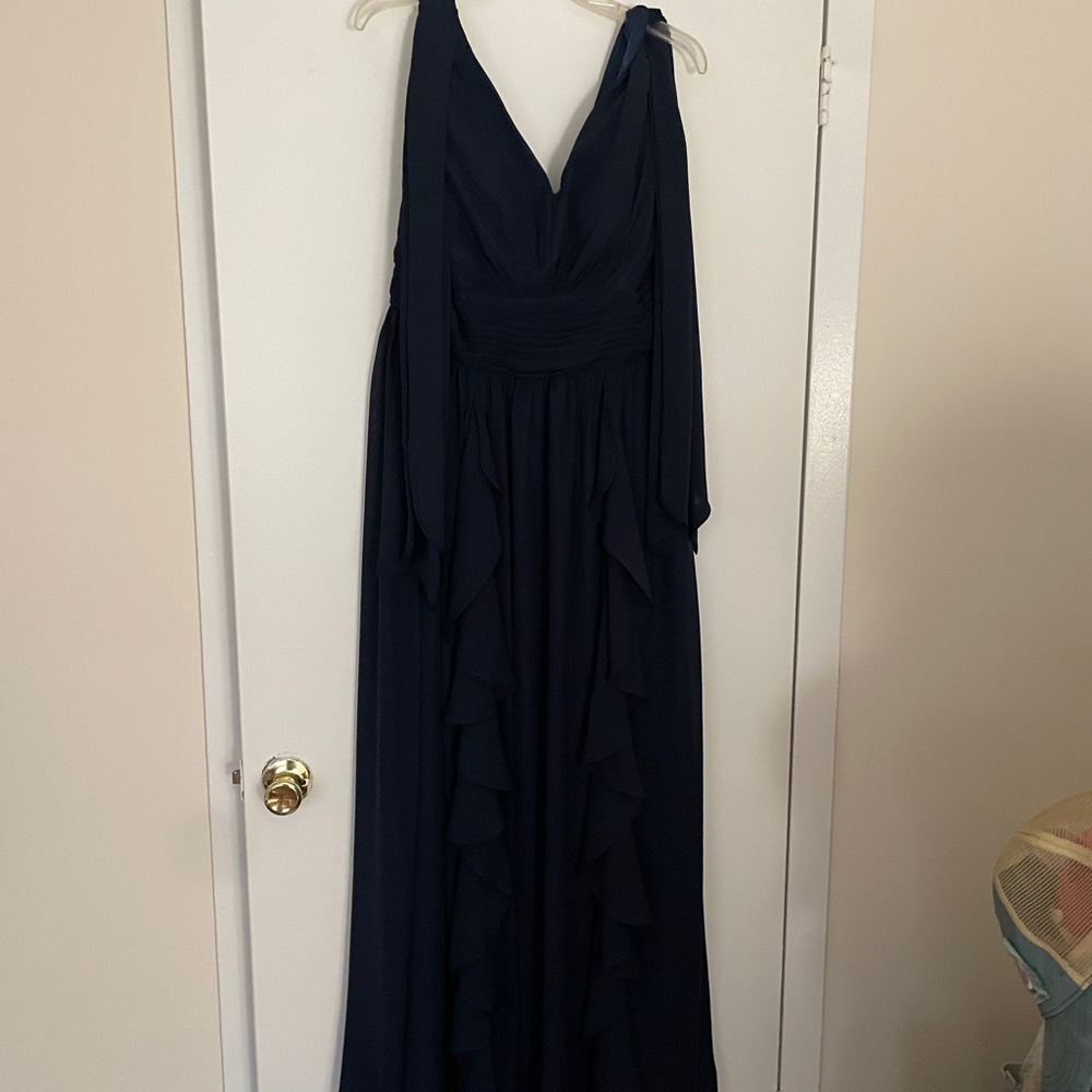 Elegant Navy Blue Evening Gown